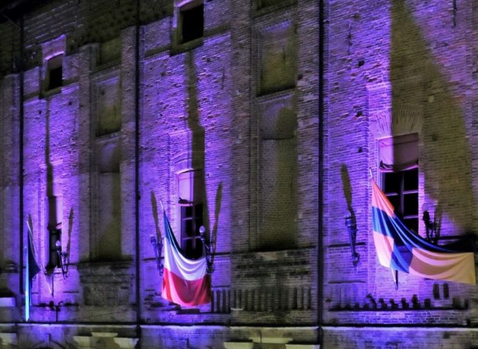 19 maggio 2022 -il Municipio si illumina di viola